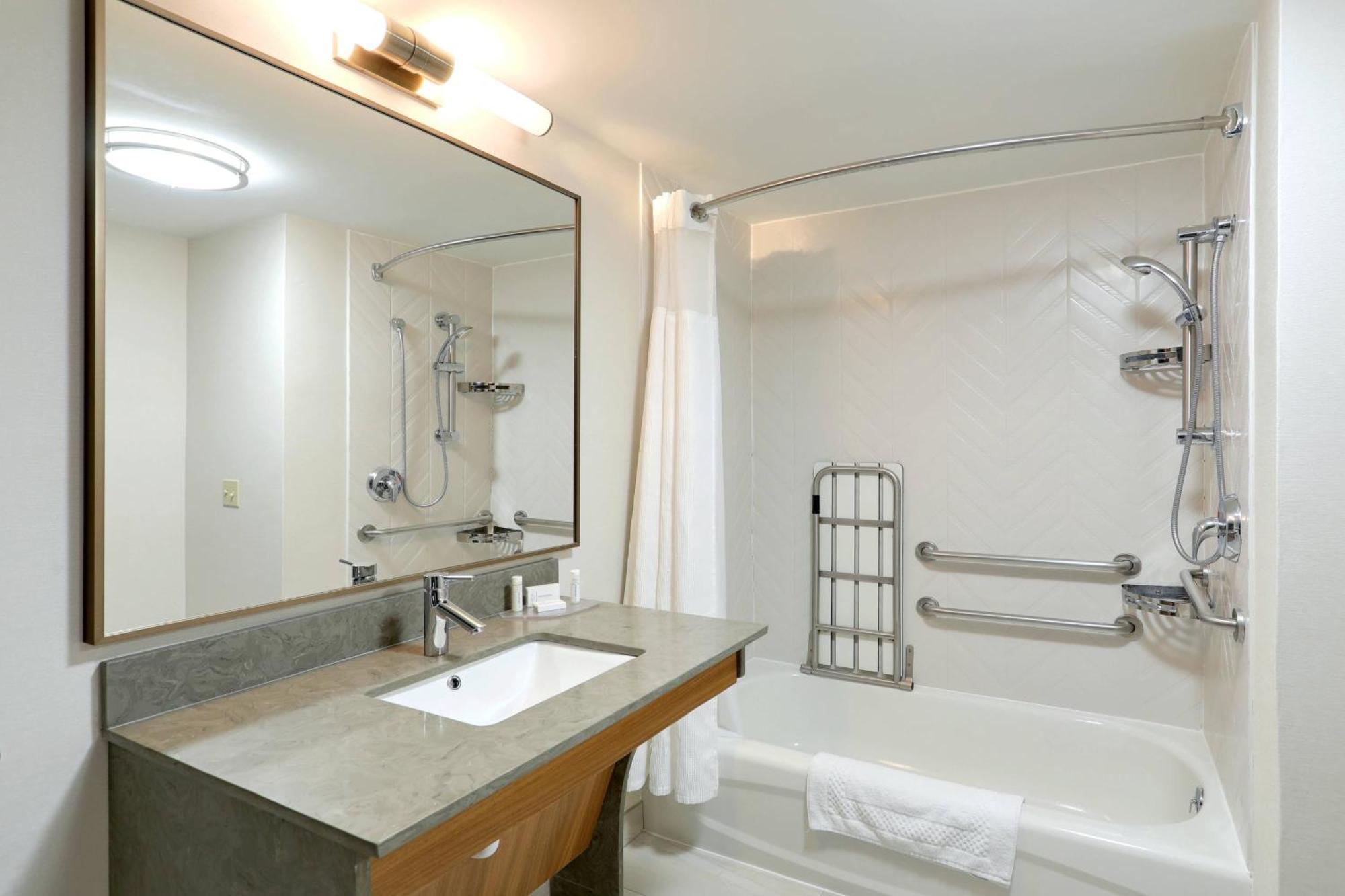 Fairfield Inn & Suites Woodbridge Avenel Extérieur photo