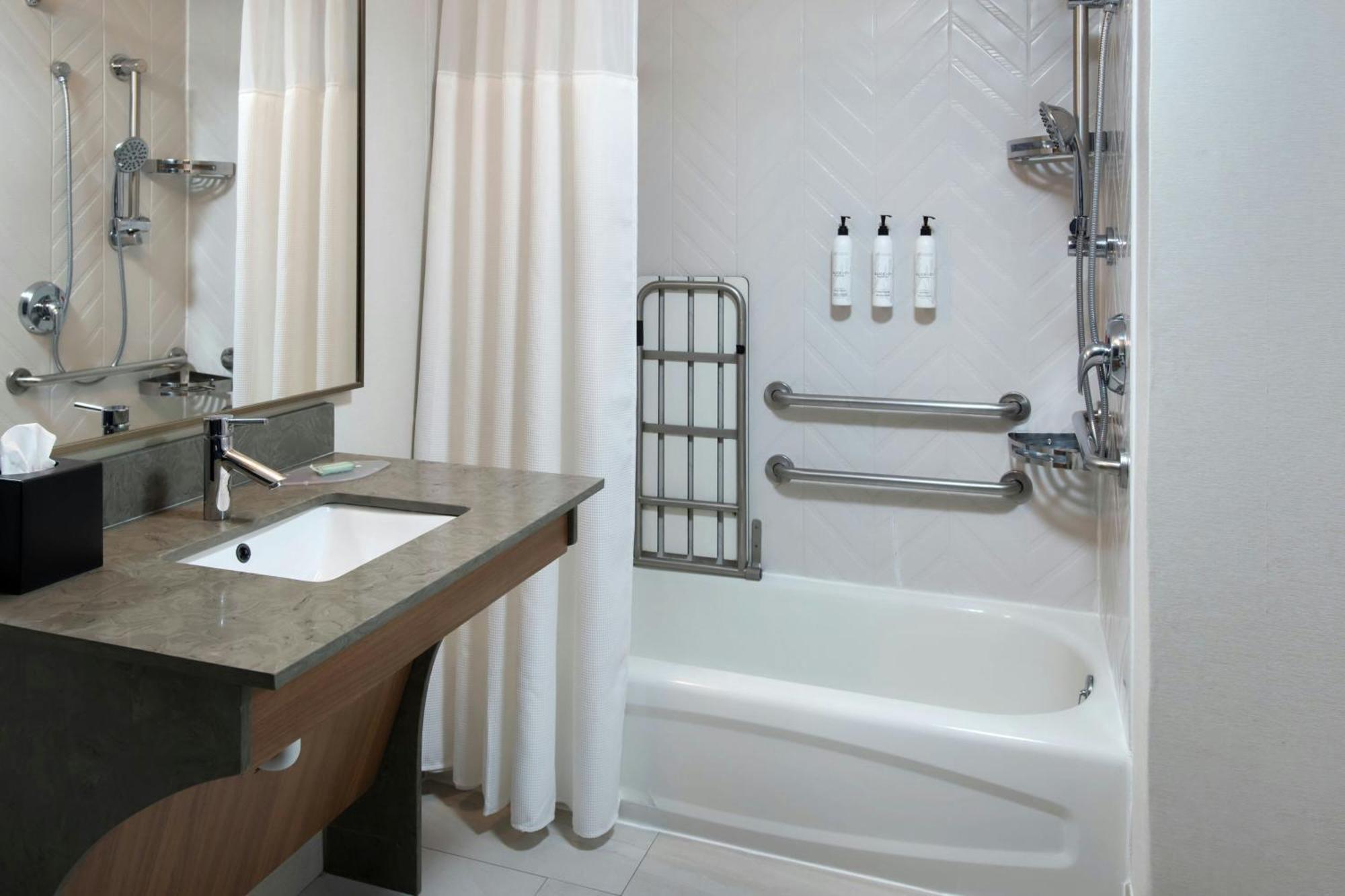 Fairfield Inn & Suites Woodbridge Avenel Extérieur photo