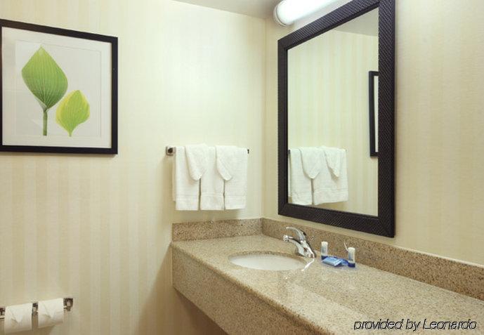 Fairfield Inn & Suites Woodbridge Avenel Chambre photo